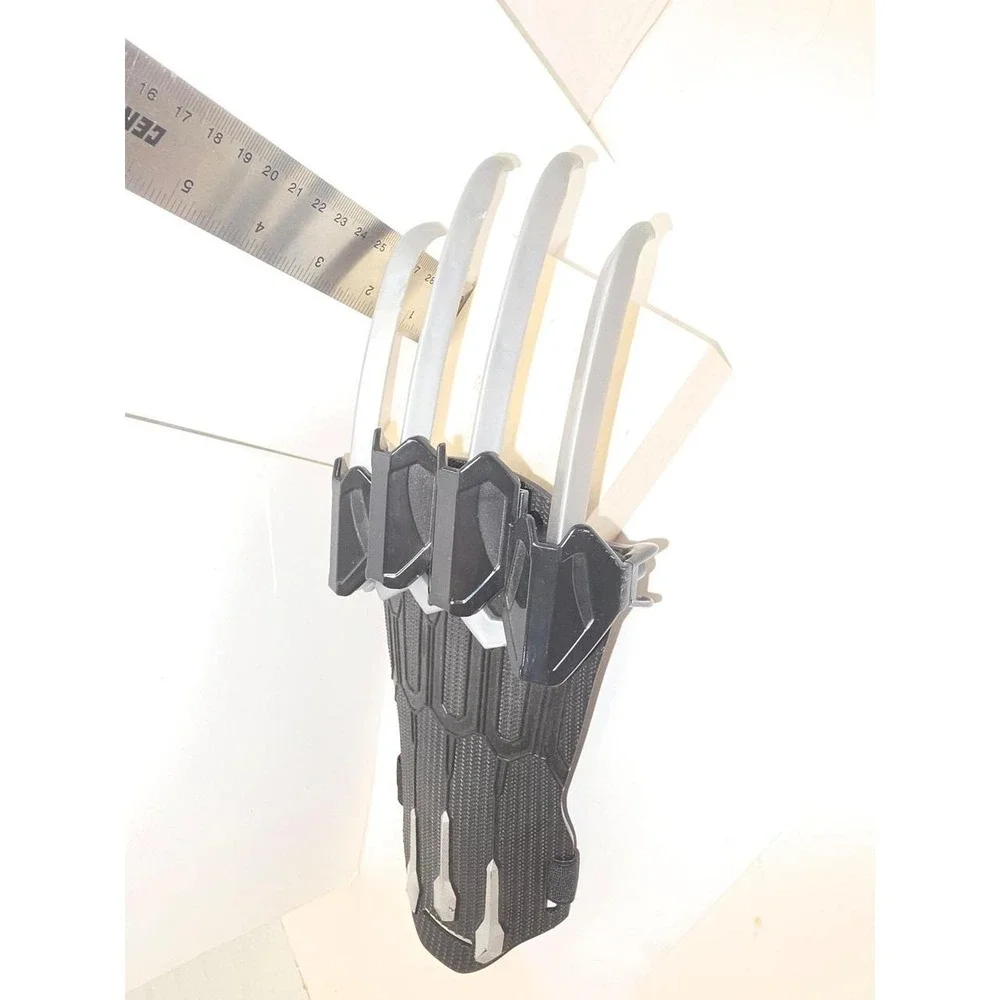 Hasbro Marvel Avengers Black Panther Slash Claw roleplay toy